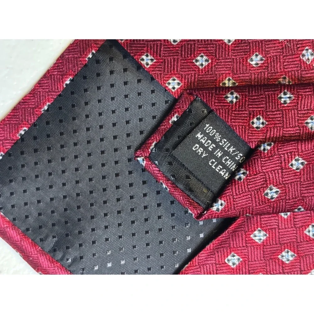 BILLBLASS Mens‎ Silk Necktie Burgundy Geometric Pattern  Dress Tie Preowned